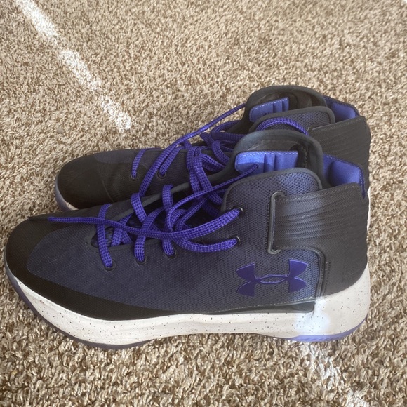 SC Under armor basketball shoes - Picture 2 of 3